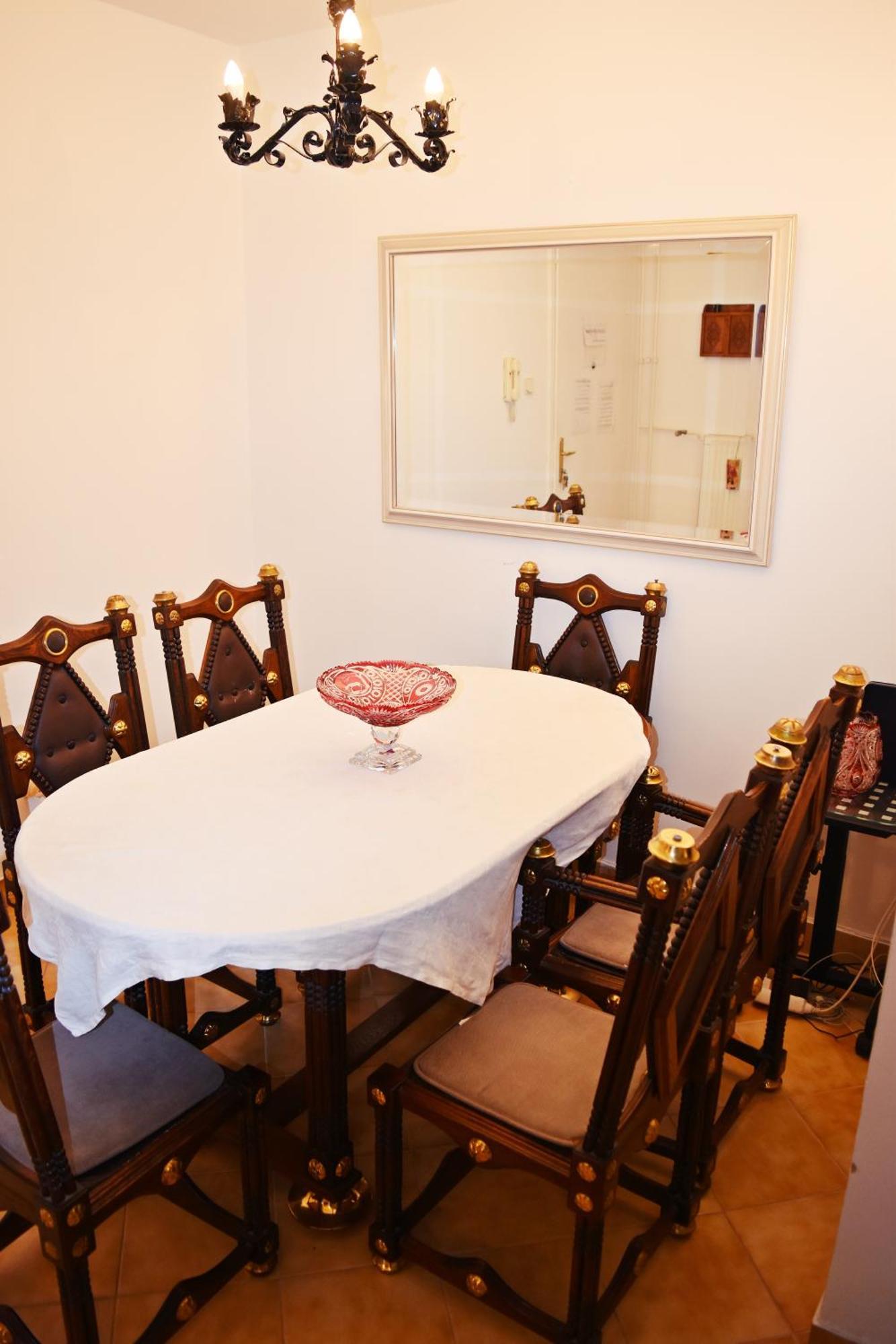 Belvarosi Classic Apartman 85 Square Meters Сомбатхей Экстерьер фото